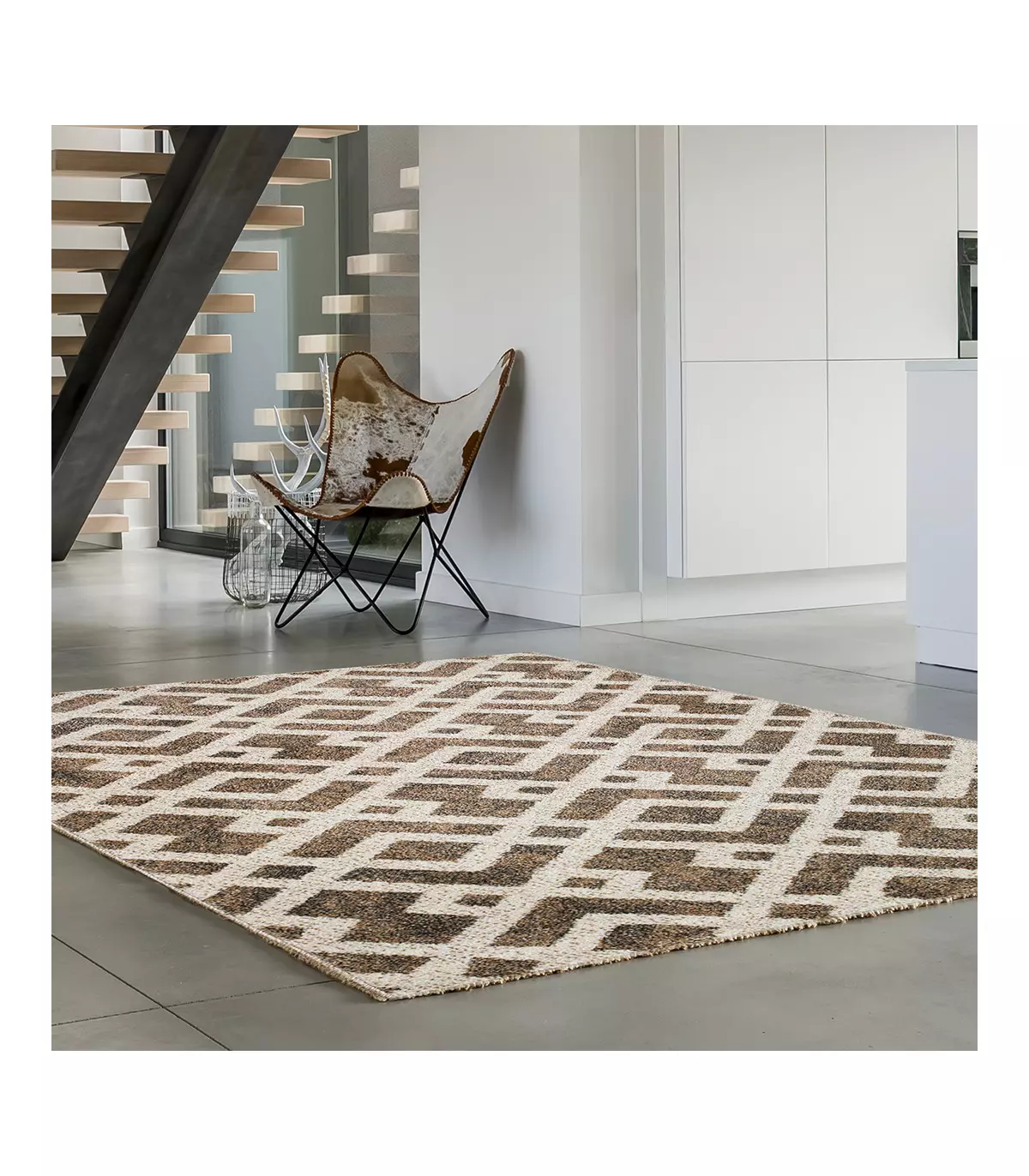 ART - Geometric rug with a beige design